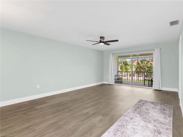 300 Valley Stream DR 8A, Naples, FL 34113
