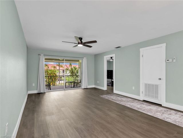 300 Valley Stream DR 8A, Naples, FL 34113