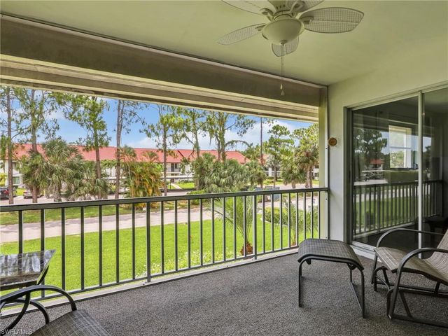 300 Valley Stream DR 8A, Naples, FL 34113
