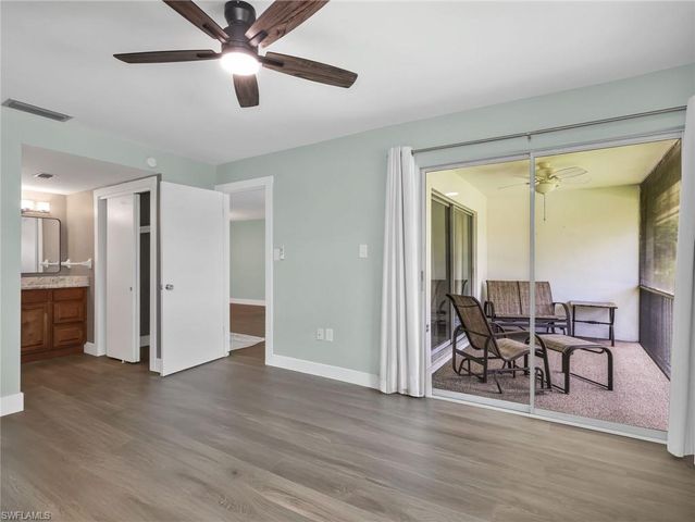 300 Valley Stream DR 8A, Naples, FL 34113