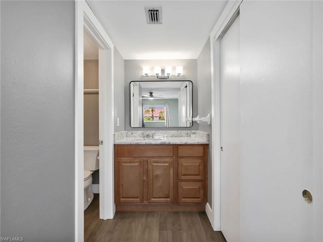 300 Valley Stream DR 8A, Naples, FL 34113