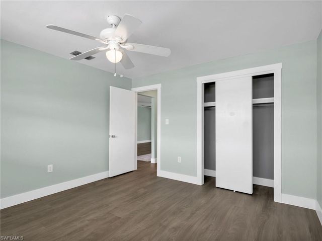 300 Valley Stream DR 8A, Naples, FL 34113