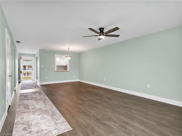 300 Valley Stream DR 8A, Naples, FL 34113