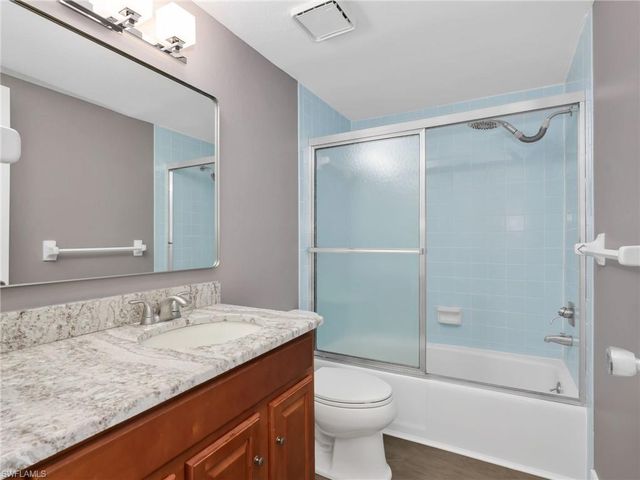 300 Valley Stream DR 8A, Naples, FL 34113