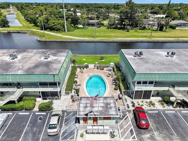 300 Valley Stream DR 8A, Naples, FL 34113