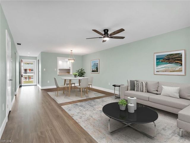 300 Valley Stream DR 8A, Naples, FL 34113