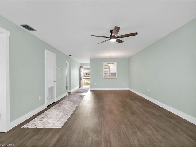 300 Valley Stream DR 8A, Naples, FL 34113