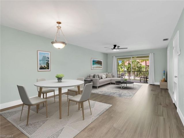 300 Valley Stream DR 8A, Naples, FL 34113