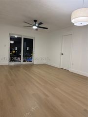 4713 NW 7th St 409-1, Miami, FL 33126