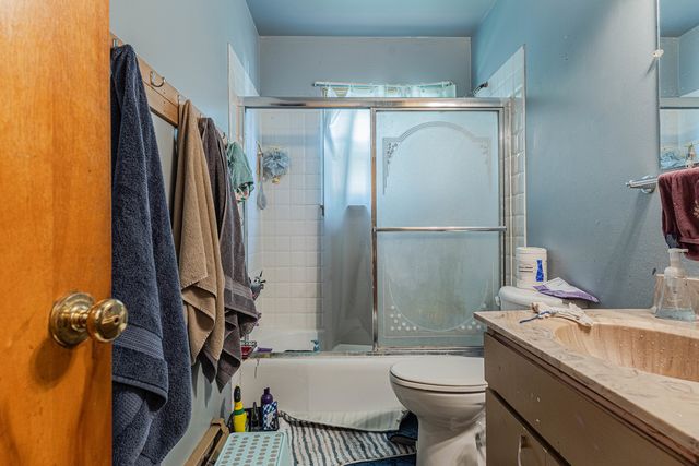 1048 Belle Plaine Avenue, Gurnee, IL 60031