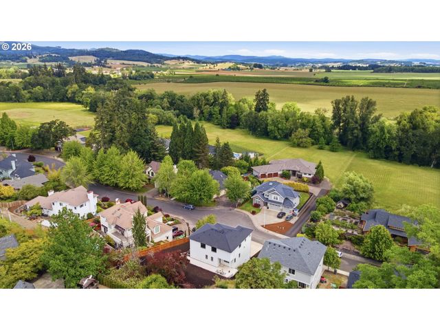 988 Nw BAKER CREST Ct, Mc Minnville, OR 97128