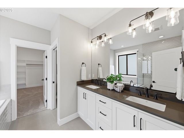 988 Nw BAKER CREST Ct, Mc Minnville, OR 97128