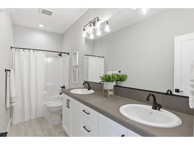 988 Nw BAKER CREST Ct, Mc Minnville, OR 97128