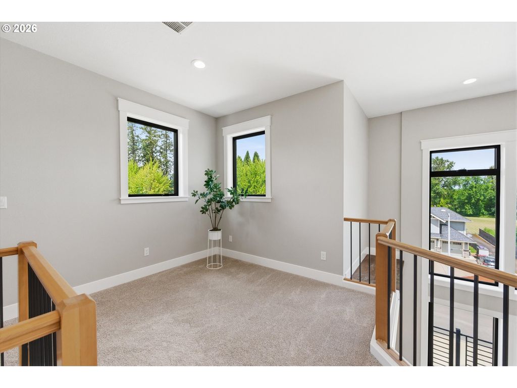 Image 29 of property listing at 988 Nw BAKER CREST Ct, Mc Minnville, OR 97128