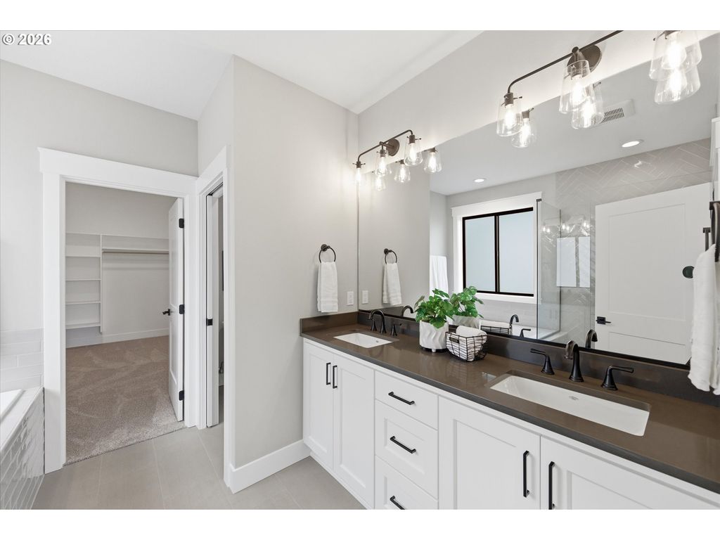 Image 35 of property listing at 988 Nw BAKER CREST Ct, Mc Minnville, OR 97128
