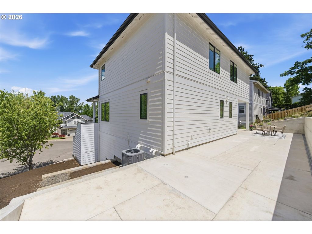 Image 45 of property listing at 988 Nw BAKER CREST Ct, Mc Minnville, OR 97128