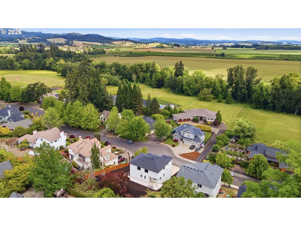 Image 47 of property listing at 988 Nw BAKER CREST Ct, Mc Minnville, OR 97128
