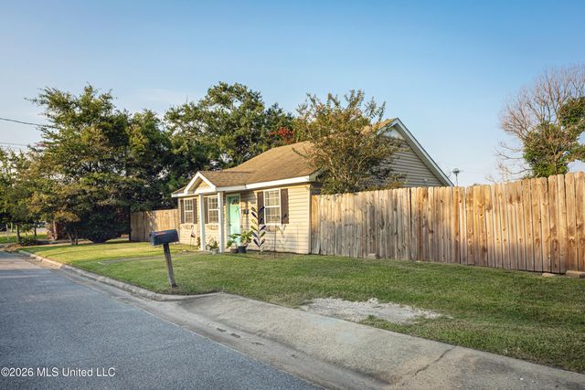 1806 Roosevelt Street, Pascagoula, MS 39567