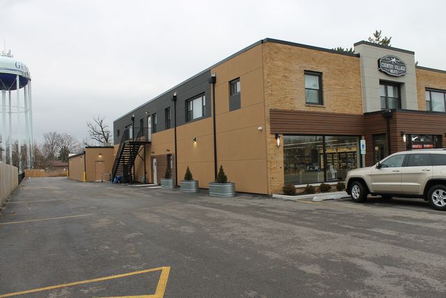 715 E State Street 204, Geneva, IL 60134
