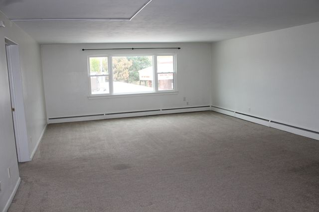 715 E State Street 204, Geneva, IL 60134