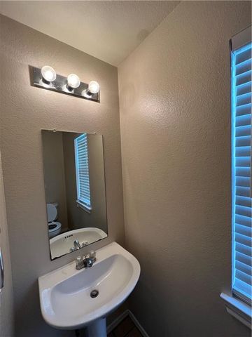 1033 Christopher Ave B, Round Rock, TX 78681