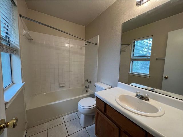 1033 Christopher Ave B, Round Rock, TX 78681