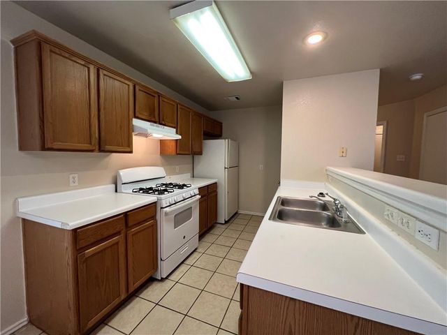 1033 Christopher Ave B, Round Rock, TX 78681