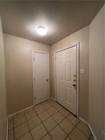 1033 Christopher Ave B, Round Rock, TX 78681