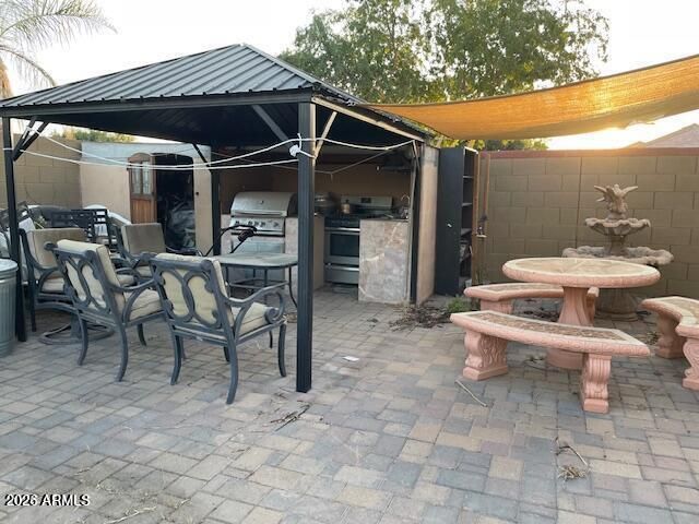 1911 E HORSESHOE Drive, Chandler, AZ 85249