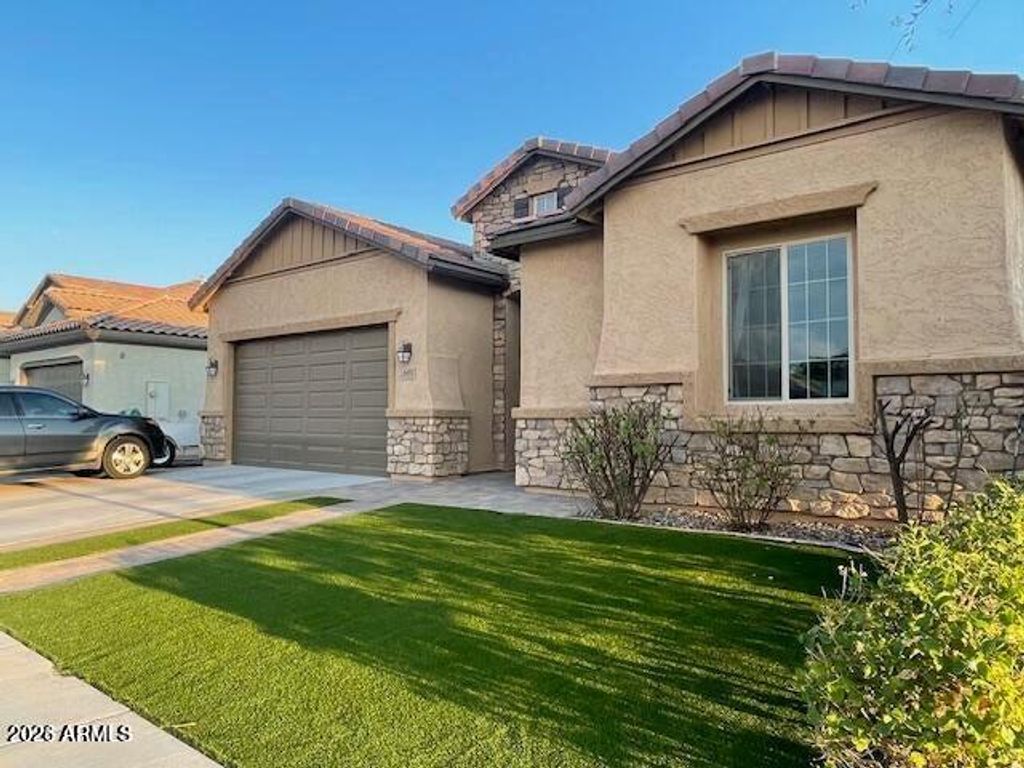 1911 E HORSESHOE Drive, Chandler, AZ 85249