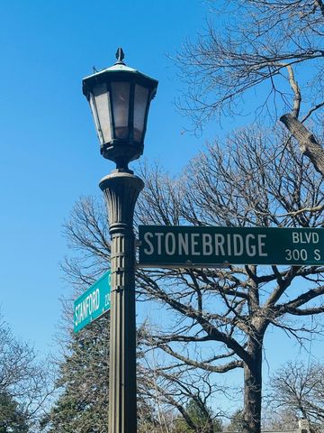 317 Stonebridge Boulevard, Saint Paul, MN 55105