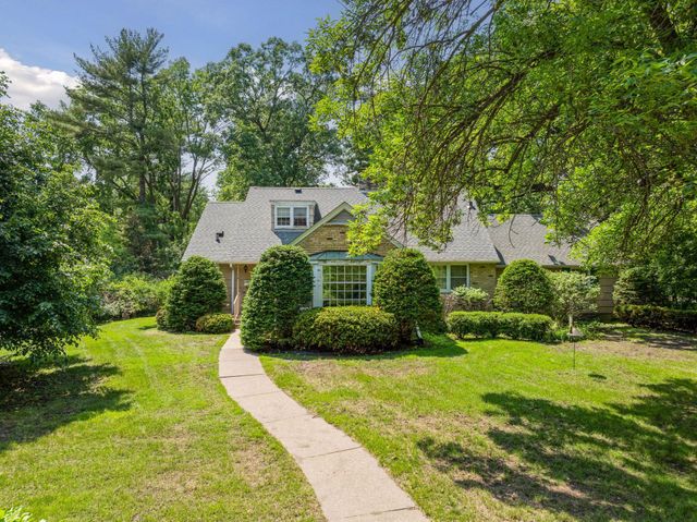 317 Stonebridge Boulevard, Saint Paul, MN 55105