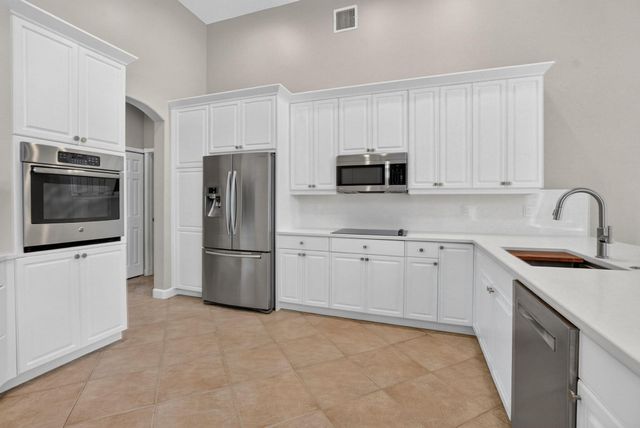8100 Muirhead Circle, Boynton Beach, FL 33472
