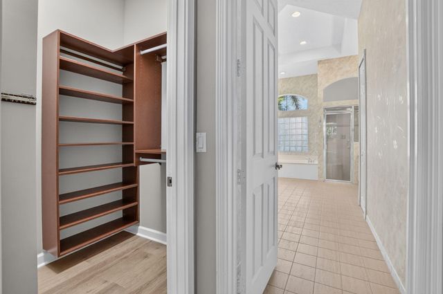 8100 Muirhead Circle, Boynton Beach, FL 33472