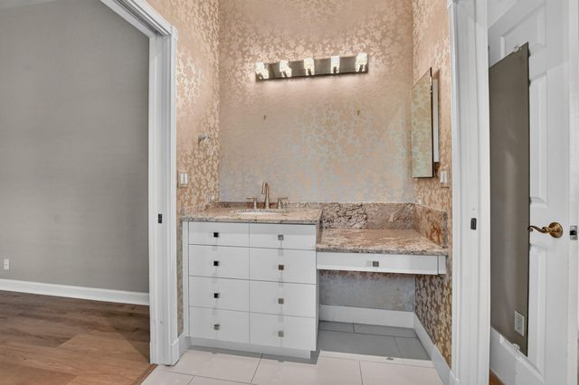 8100 Muirhead Circle, Boynton Beach, FL 33472