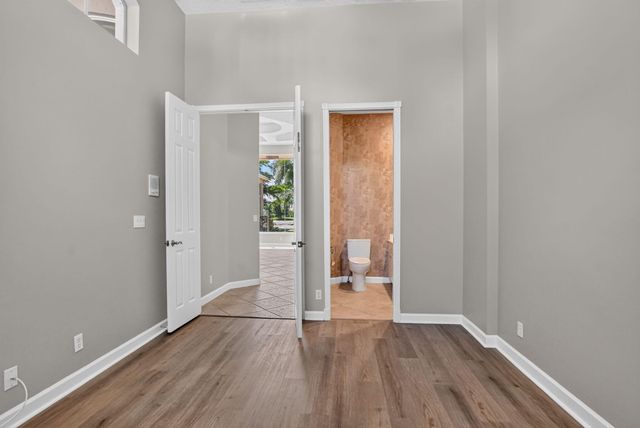 8100 Muirhead Circle, Boynton Beach, FL 33472