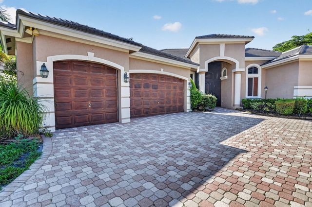8100 Muirhead Circle, Boynton Beach, FL 33472