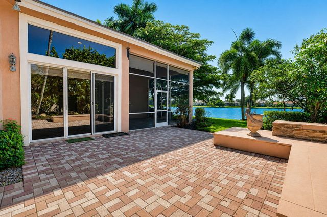 8100 Muirhead Circle, Boynton Beach, FL 33472
