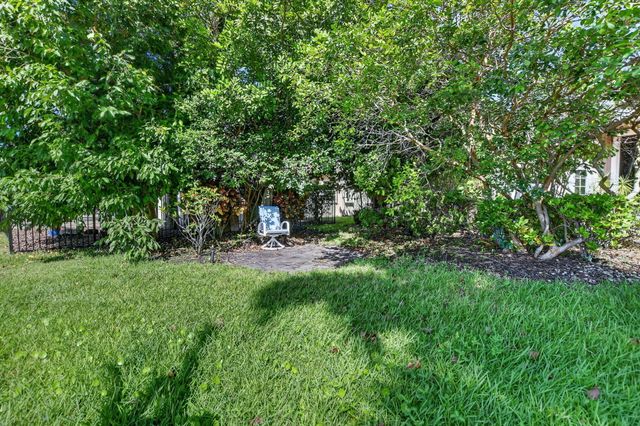8100 Muirhead Circle, Boynton Beach, FL 33472