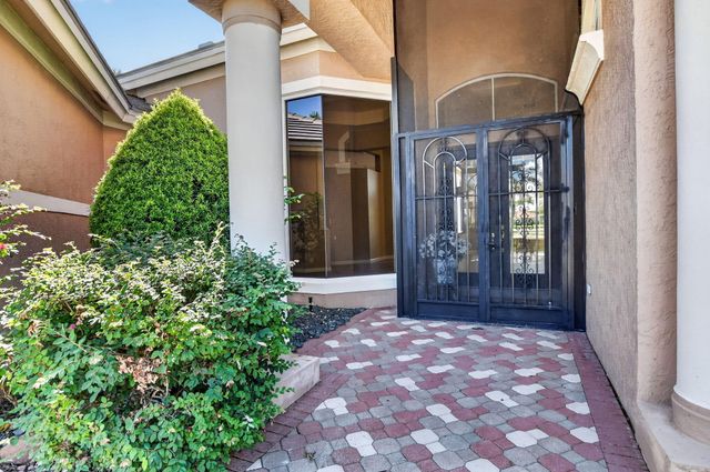 8100 Muirhead Circle, Boynton Beach, FL 33472