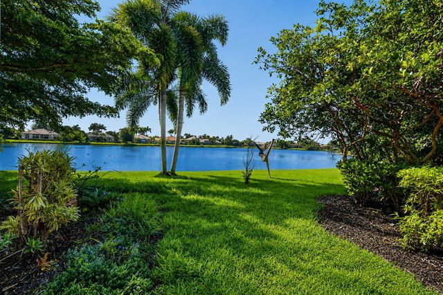 8100 Muirhead Circle, Boynton Beach, FL 33472