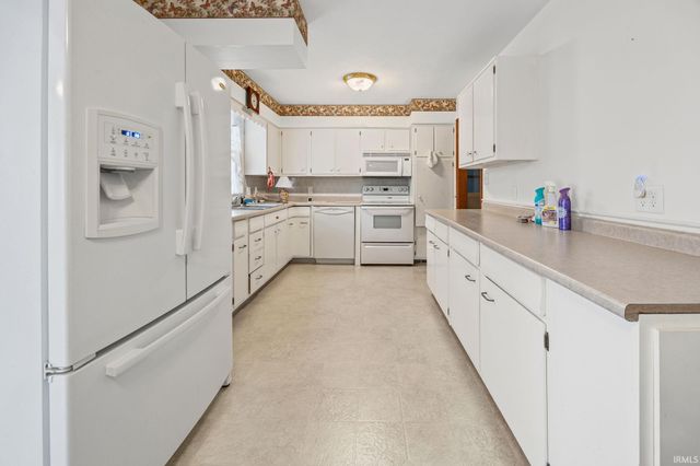 17 Wea Oaks Drive, Lafayette, IN 47909