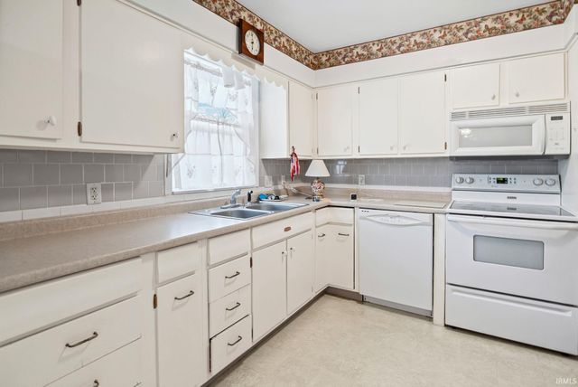 17 Wea Oaks Drive, Lafayette, IN 47909