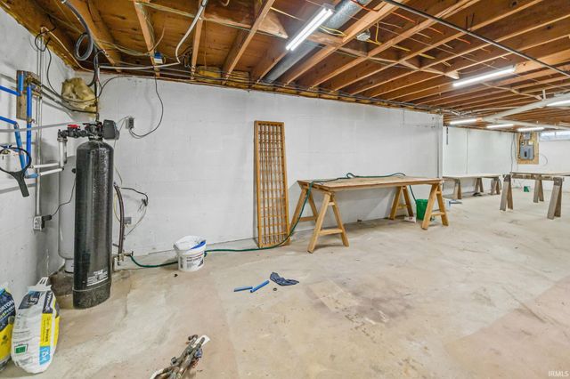 17 Wea Oaks Drive, Lafayette, IN 47909