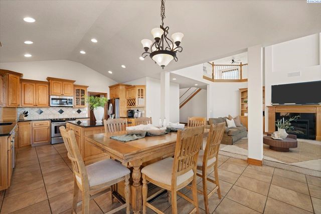 3020 Redrock Ridge Loop, Richland, WA 99354