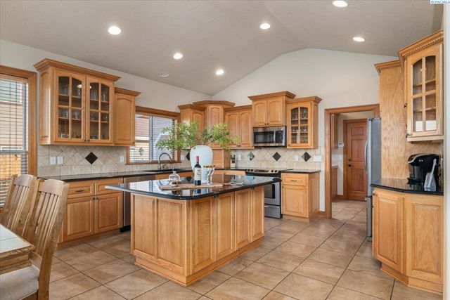 3020 Redrock Ridge Loop, Richland, WA 99354