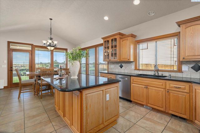 3020 Redrock Ridge Loop, Richland, WA 99354