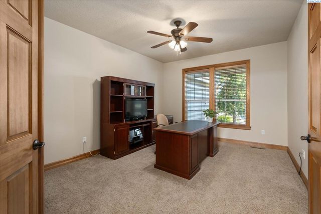 3020 Redrock Ridge Loop, Richland, WA 99354