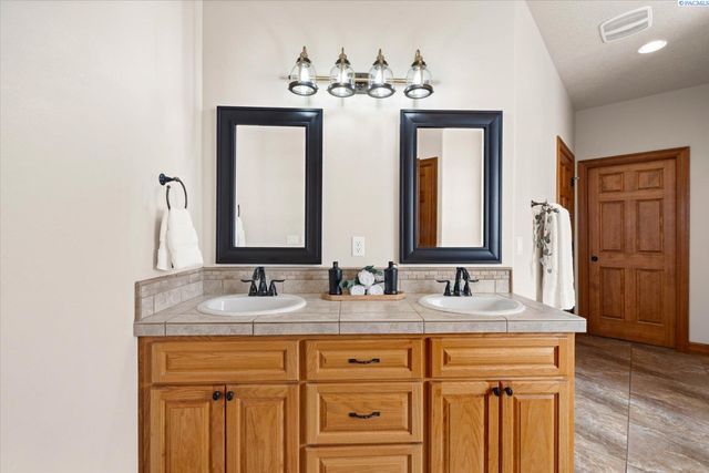 3020 Redrock Ridge Loop, Richland, WA 99354