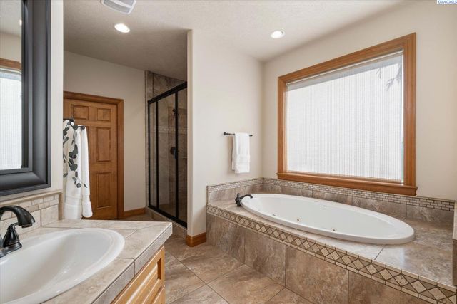 3020 Redrock Ridge Loop, Richland, WA 99354